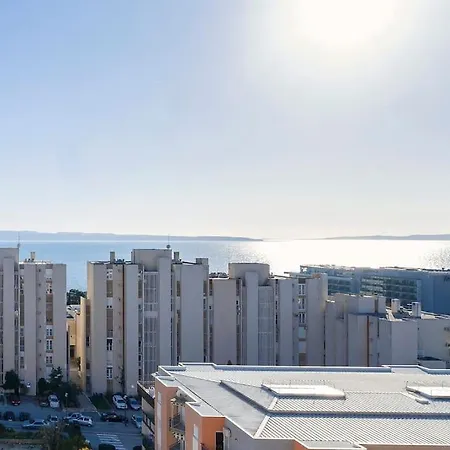 Dora Apartment *